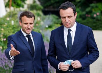 France's President Emmanuel Macron welcomes Kosovo Prime Minister Albin Kurti (R) before a meeting at the Elysee Palace in Paris on June 23, 2021.  / AFP / Ludovic MARIN