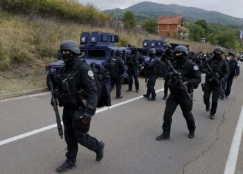 Njesia speciale, polic, policia, serb, serbet, barikada, barrikada, politike, veri, veriu,