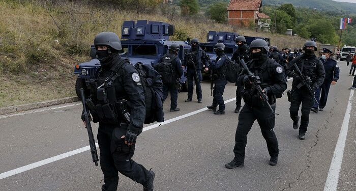 Njesia speciale, polic, policia, serb, serbet, barikada, barrikada, politike, veri, veriu,