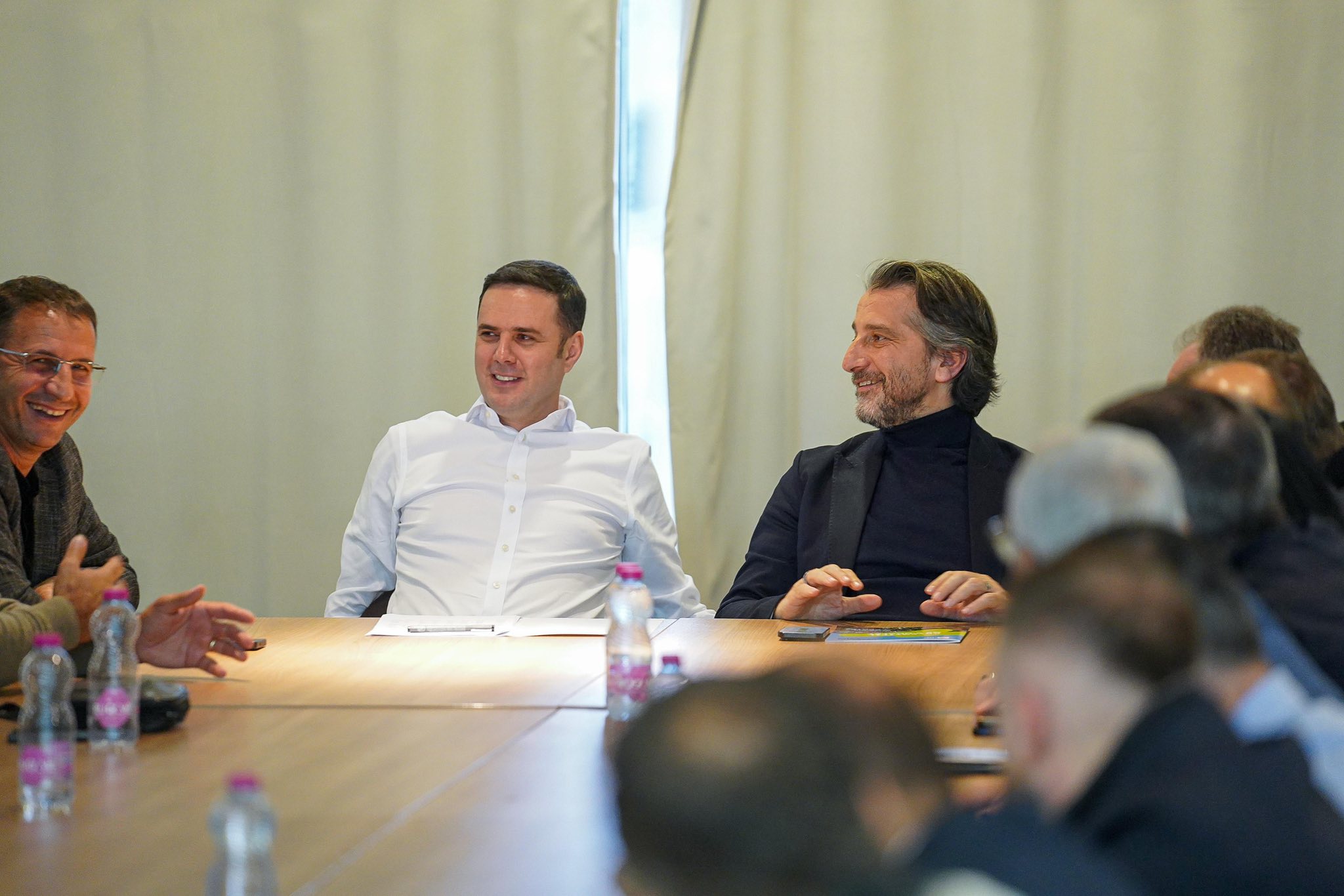 LDK ja mobilizohet për balotazhin në Prishtinë  Pasi doli i pari Rama takon kandidatët për asamblenë
