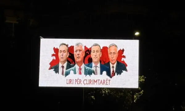 Protesta në Tiranë për krerët e UÇK  së  flet Edi Rama  Alfred Moisiu e Ali Ahmeti