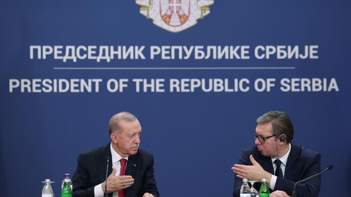 Dronët luftarakë në Kosovë  Vuçiq zbut fjalët  thotë se Serbia  është shumë e vogël për të kërcënuar Turqinë 