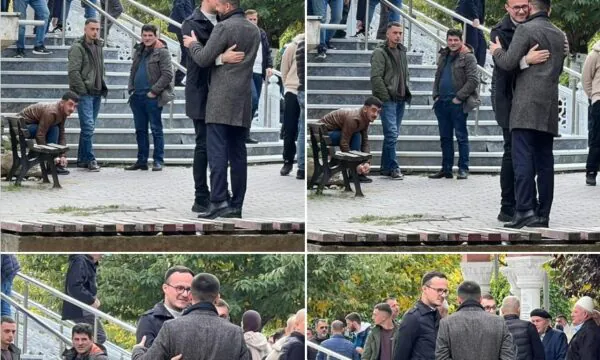 Dalin fotografitë  Alban Hyseni i VV së në Mitrovicë   shihet duke e përqafuar Arian Tahirin