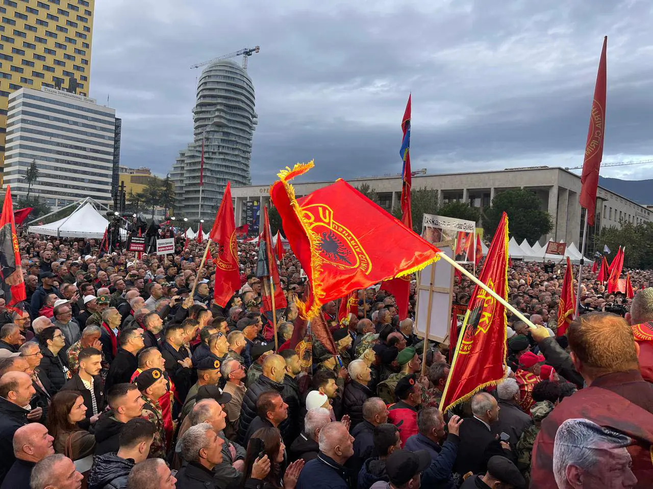 Përfundon protesta në Tiranë në mbështetje ndaj ish krerëve të UÇK së