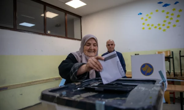 Associated Press  Zgjedhje pa fitues  thellohet fragmentimi politik në Kosovë