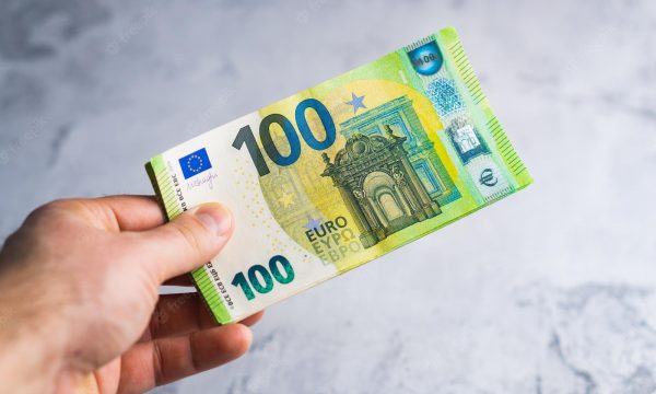 Studenti nuk i sheh 100 eurot si zgjidhje  Me 26 mln euro mund të përmirësohej UP ja
