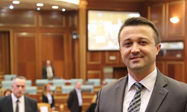 Kurtit po i ecën afati   Berisha thotë se s ka vija të kuqe për askënd  ka vetëm një kërkesë