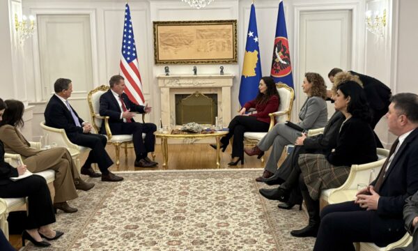 Fillon takimi i Osmanit me delegacionin e Kongresit Amerikan