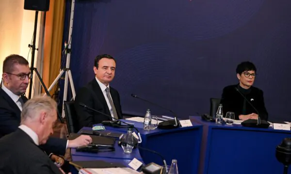 Kurti mendtë te fushata  para zyrtarëve të BE së në Tiranë flet  ashpër 