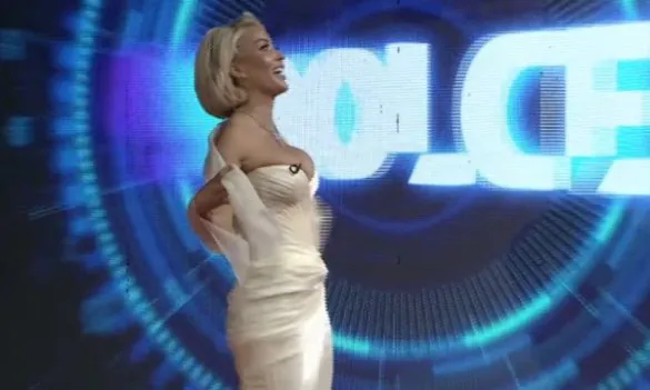 Dolce  çmend  me format trupore  bën edhe lëvizje sensuale