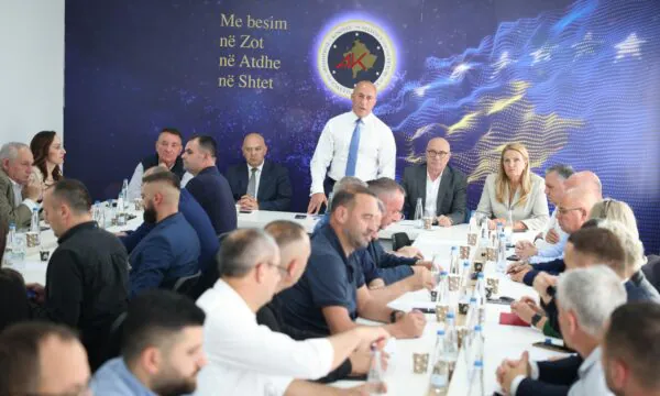 Zhvillimet në vend  sot mblidhet Kryesia e AAK së