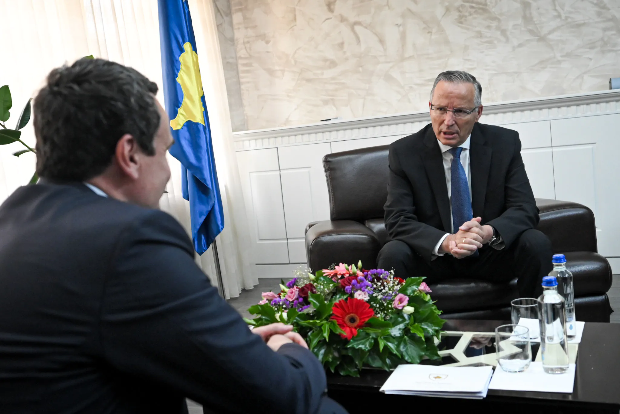 Buzhala  A po flirtojne Hamza e Kurti 