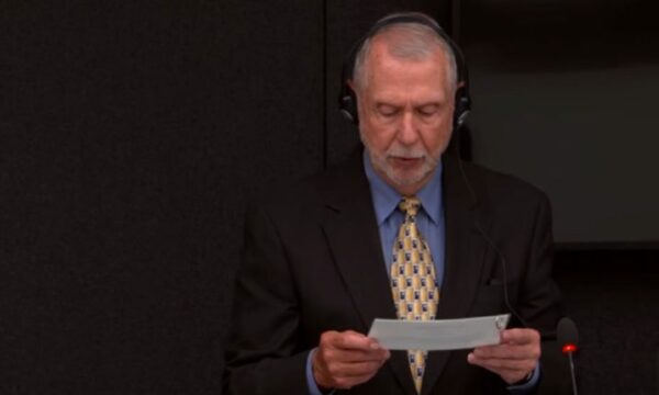 Durkee  Kosovarët ndiheshin të tradhtuar nga personat me të cilët ishin rritur bashkë