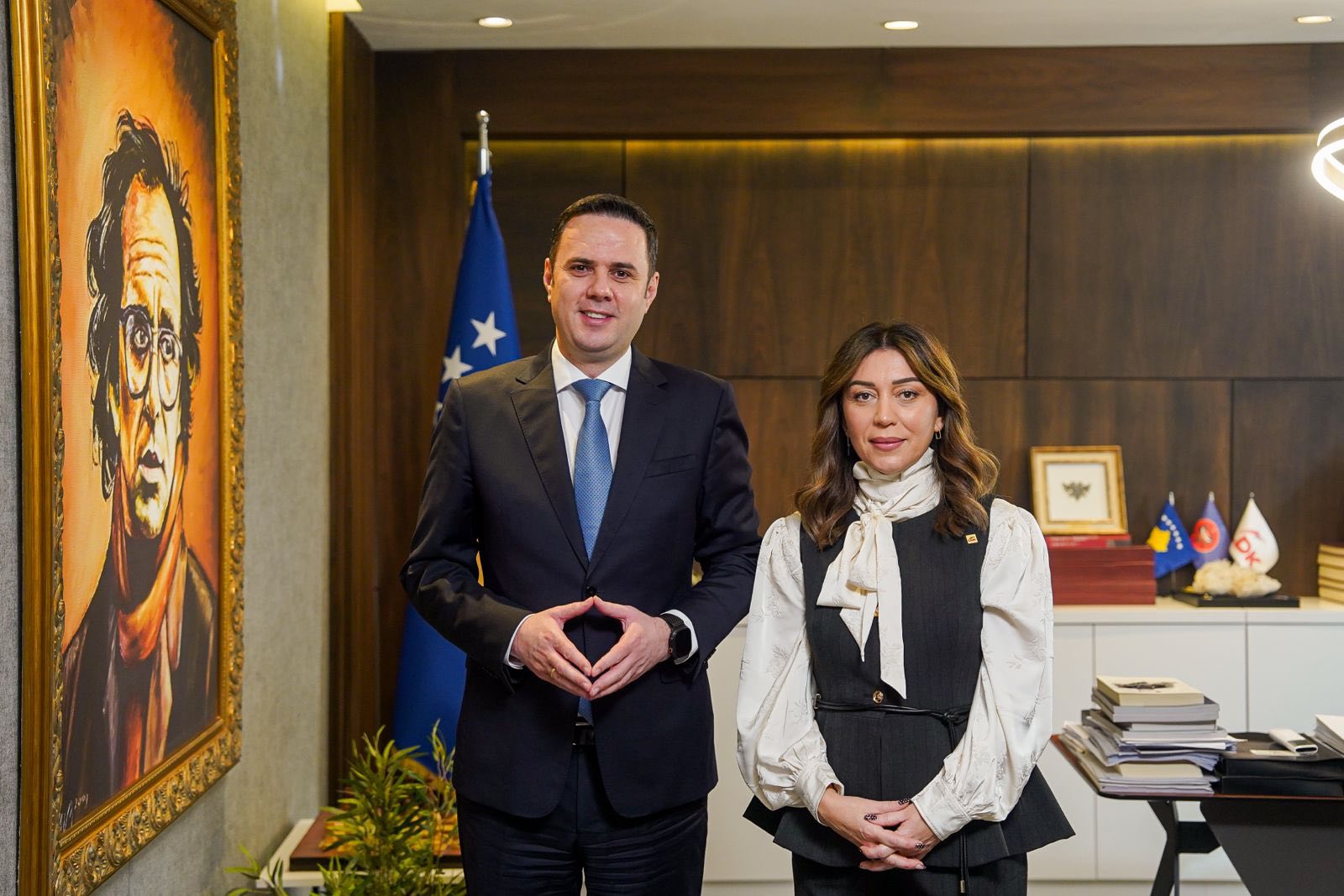 Vajza e Cimës  këngëtarja Adelina Thaçi i bashkohet LDK së