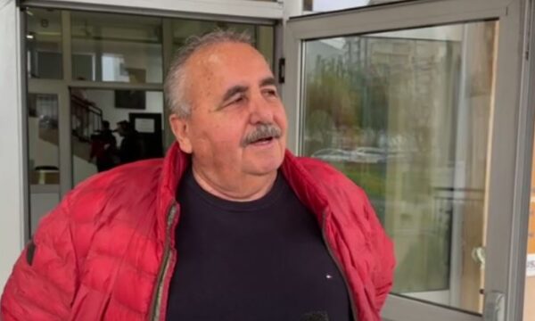 Erdhi nga diaspora për të votuar  qytetari nuk e gjen emrin në lista të votimit