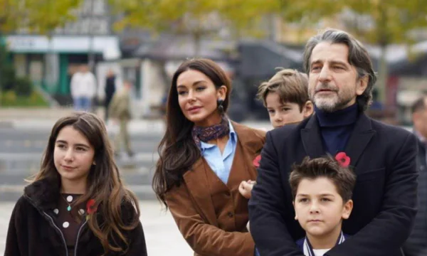 Perparim Rama publikon një foto me familjen  Hajde Prishtina e zemrës