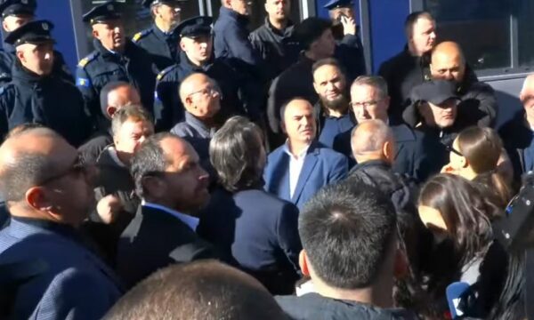  Me 28 dhjetori le ta mbajnë këta festën   punëtorët e  Trafikut Urban  i bëjnë thirrje Kurtit e Muratit