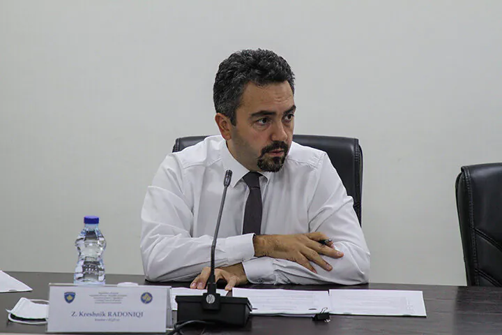 Fletëvotimet e dyshimta në Mitrovicë  Radoniqi  E vetmja mënyrë është hapja e kutive