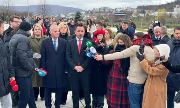  Skënderbeu ngriti flamurin në Lezhë   pas Gërvallës e Nokës   ngatërrohet  edhe Dimal Basha