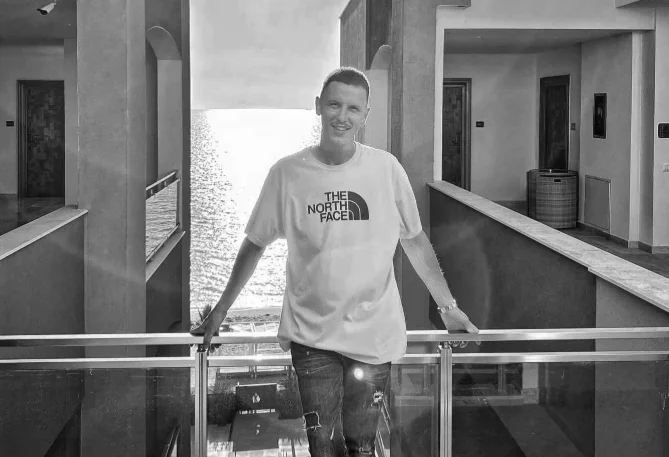 E trishtë  Ky është 30 vjeçari nga Suhareka që vdiq në aksidentin në Bresje