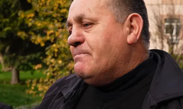 Punëtori i Trafikut Urban me lot në sy  Më vjen marre prej qytetarëve kur po i shoh që kanë mbetë rrugëve