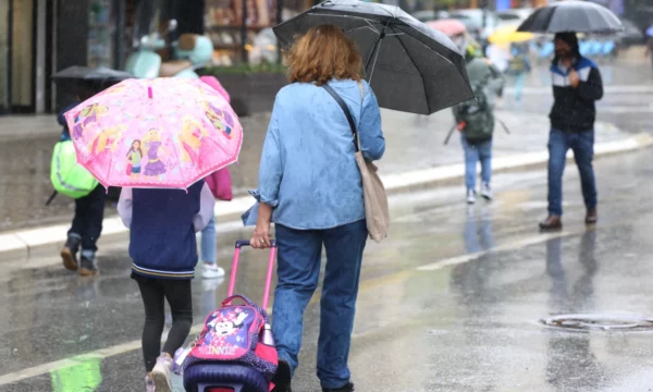 Paralajmërime për vërshime  disa shkolla në kryeqytet anulojnë mësimin