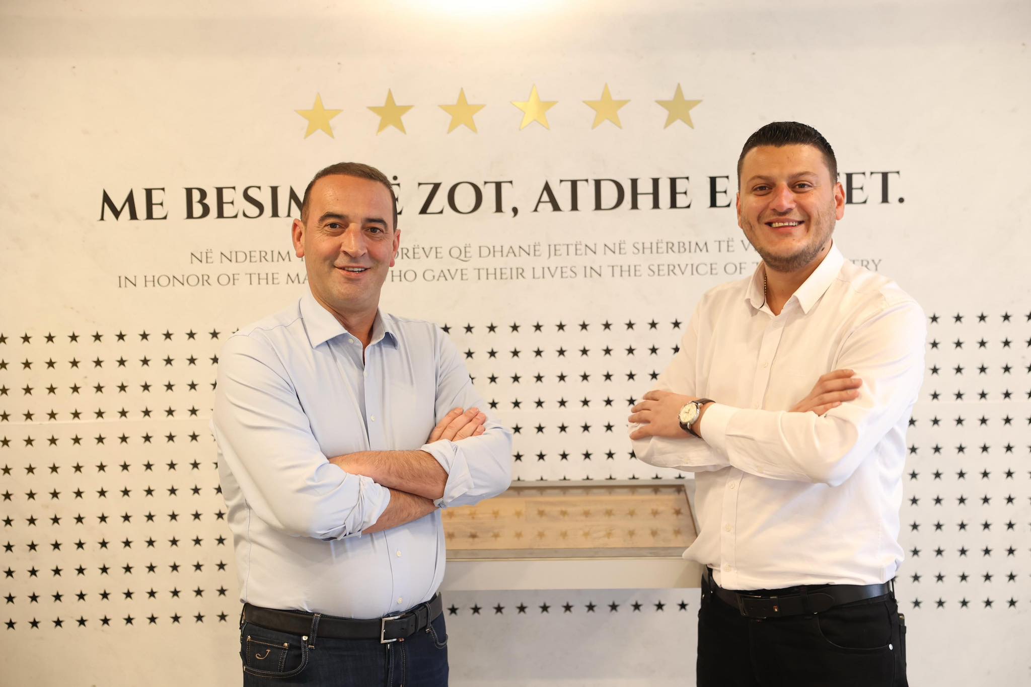 AAK ja zyrtarizon këngëtarin e njohur si kandidat për deputet