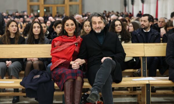 Rama uron Krishtlindjen  Shqiptarët kanë qenë gjithmonë shembull i bashkëjetesës fetare