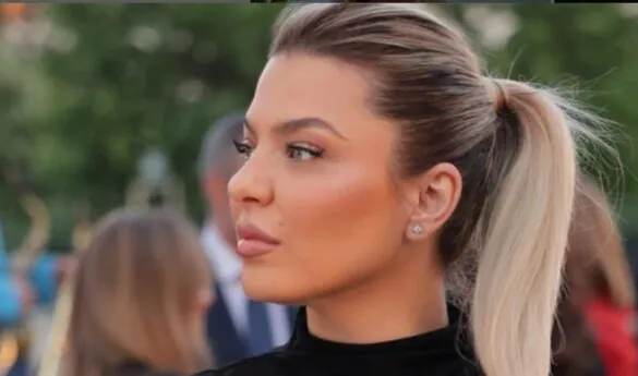 Rike Roci shijon plazhin në pikë të dimrit  pozat më provokuese se asnjëherë