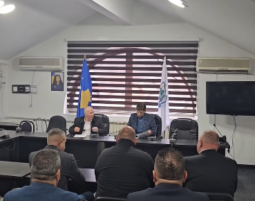 Seanca inauguruese në Zubin Potok  respektohen simbolet e Republikës së Kosovës