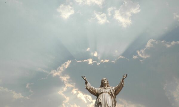 Krishtlindjet  festa e lindjes së Krishtit  kuptimi dhe historiku i një tradite mijëravjeçare