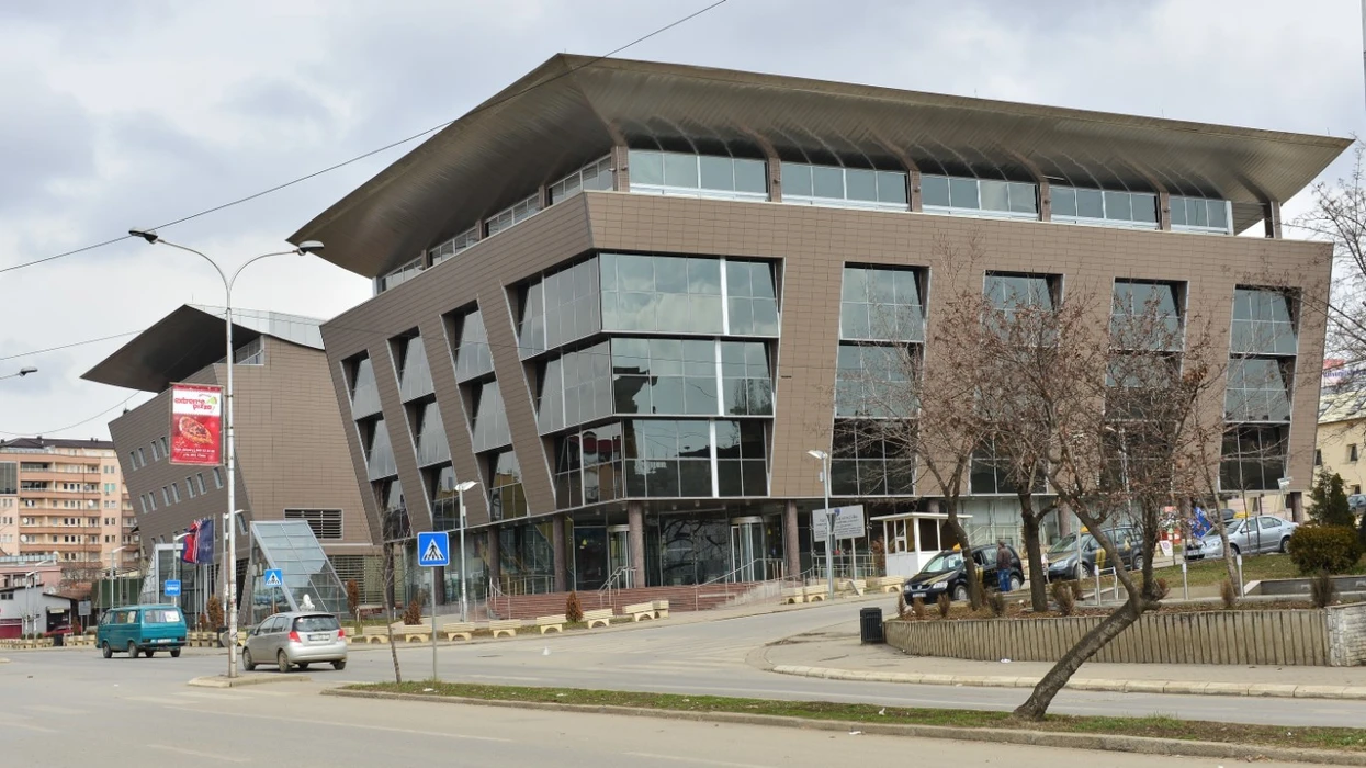 Dosja e Prokurorisë  Si Ministria e Arsimit pagoi 220 euro për një shportë bërlloku  ndërsa çmimi real ishte 12 euro