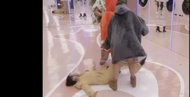 Pamje të rënda  Momenti kur Alba u rrëzua dhe humbi ndjenjat