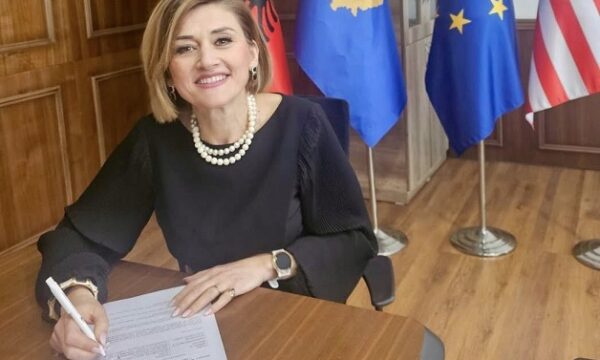 Ministrja Kusari nënshkruan inicimin e procedurës për ligjin për çmimet tavan