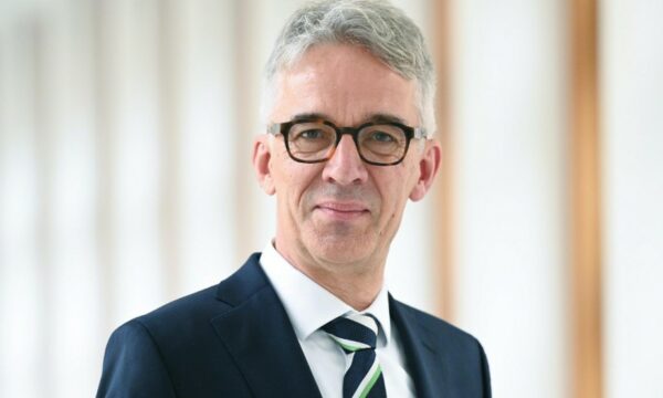 Ambasadori Rudolph për Dhomat e Specializuara  Presim vendime të drejta dhe të pavarura