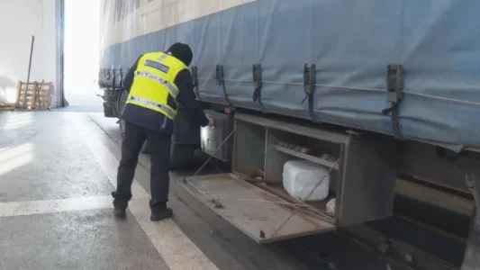 Kamioni me logon e kompanisë kosovare  AL Cargo  kapet me 1 5 milionë euro drogë e ari në kufirin bullgar