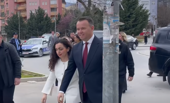 Heshti për përplasjet me Kurtin e çështjen e rikandidimit të saj  Peci shihet me Osmanin në Mitrovicë