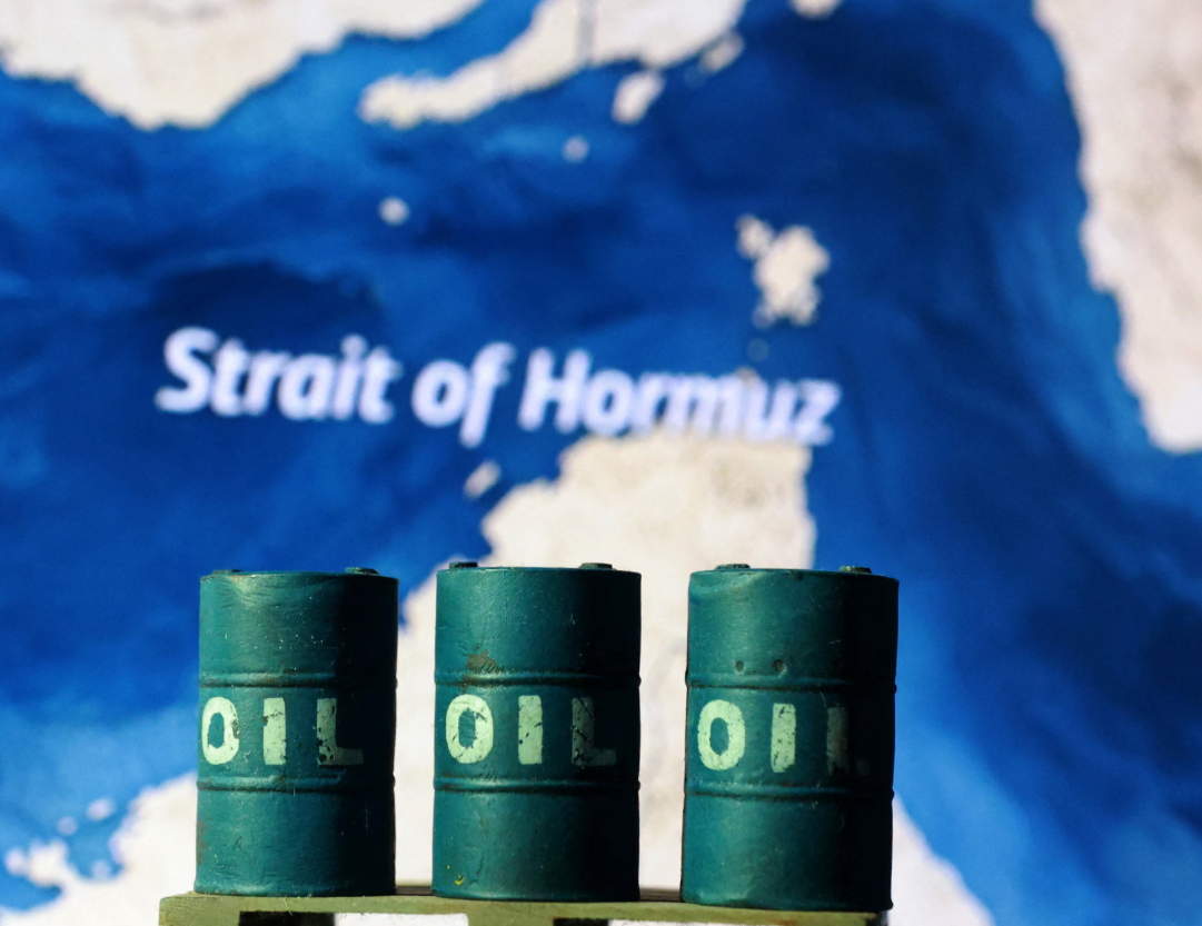 E papritur në Ngushticën e Hormuzit  Anijet ndjekin një rrugë të re  jashtë kontrollit iranian