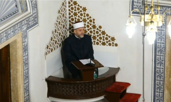 Kryeimami nga Xhamia e Madhe në Prishtinë  Islami është rend hyjnor e disiplinim i shpirtit