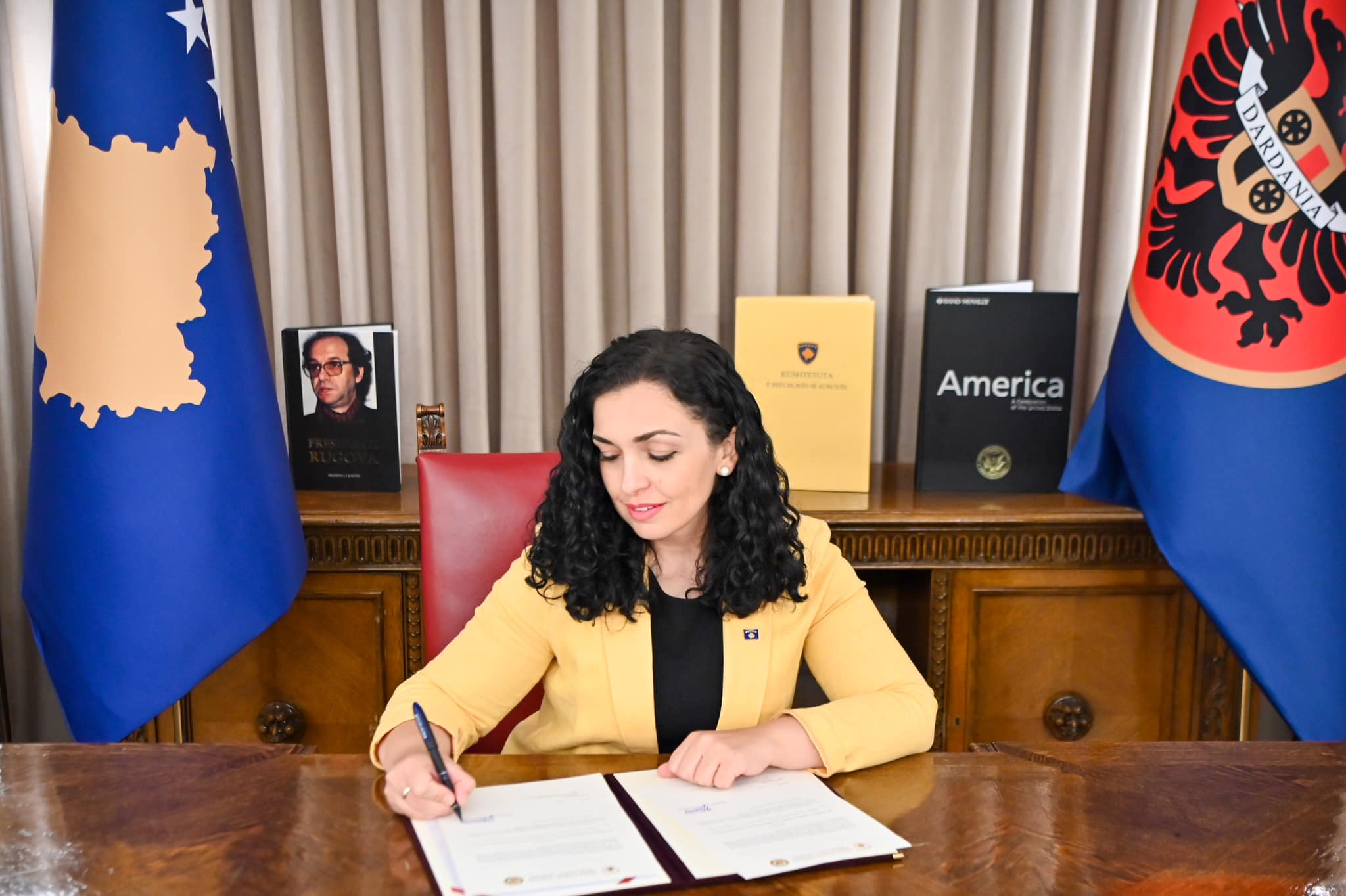 Shpërndau Kuvendin  kërkohet shkarkimi i Vjosa Osmanit