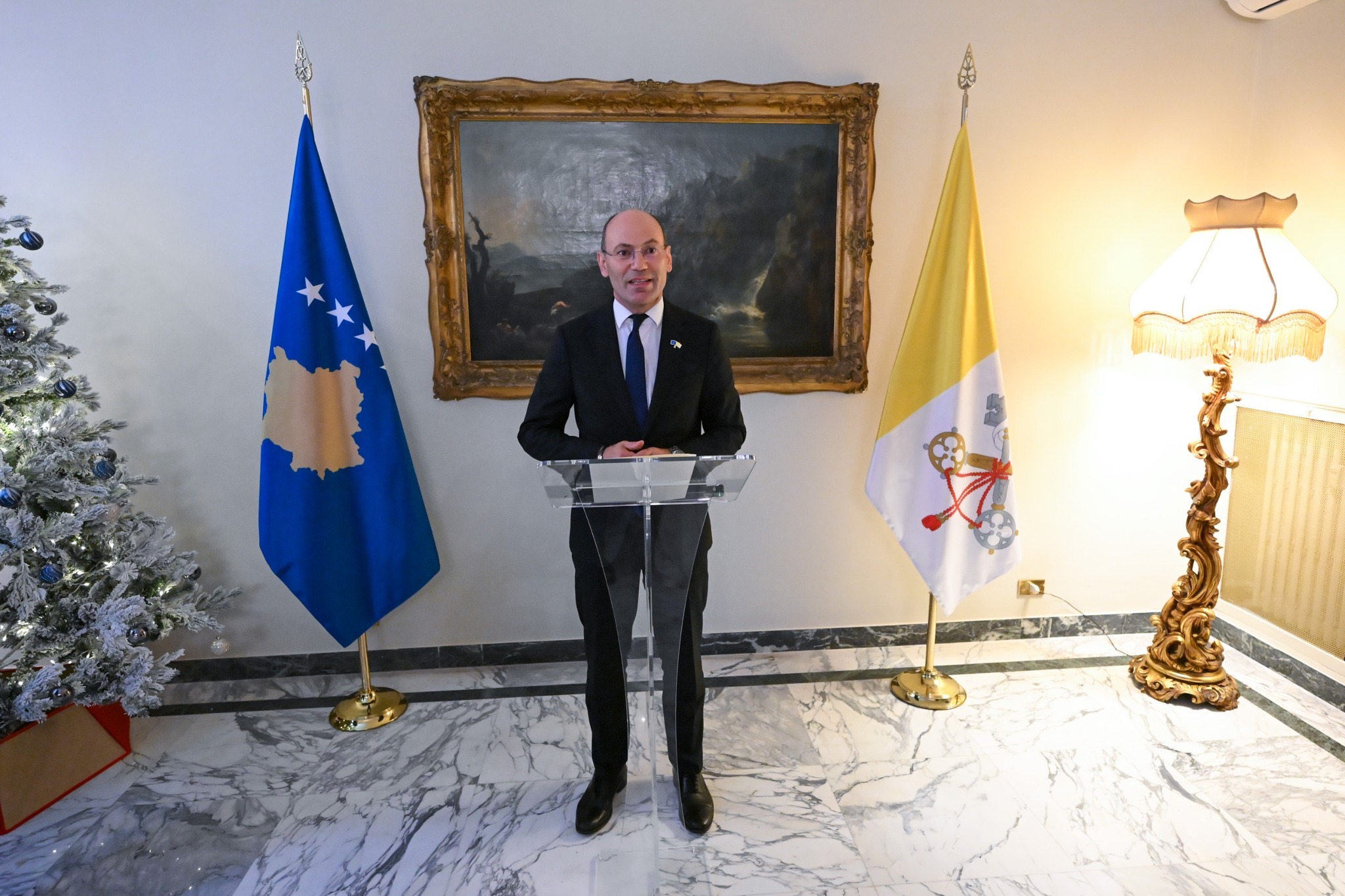 Vetëm 3 muaj pas emërimit  shkarkohet ambasadori në Misionin e Posaçëm në Vatikan  Vehbi Miftari