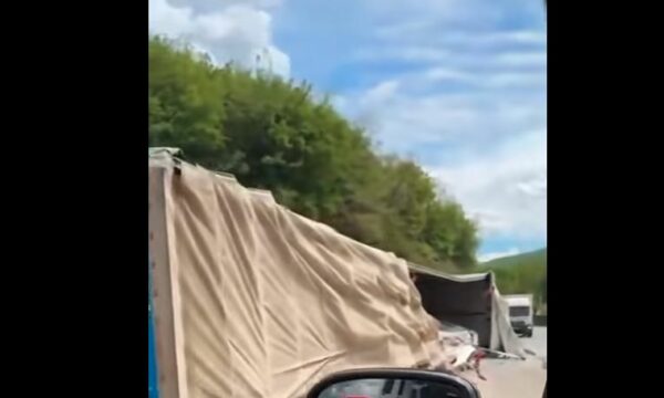 Rrokulliset një kamion tek Banja e Dobërçanit   pamje