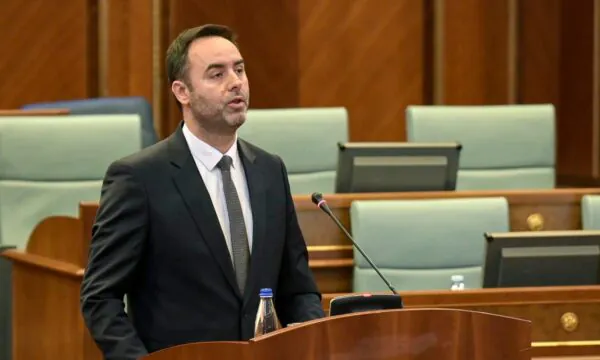 Konjufca  Kjo qeveri po synohet me u rrëzu me presidentin