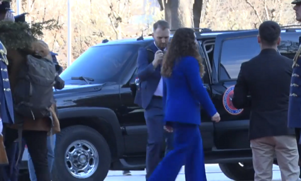 Osmani lë Presidencën pas pesë viteve  largohet me veturën që dikur e shfrytëzonte Rugova