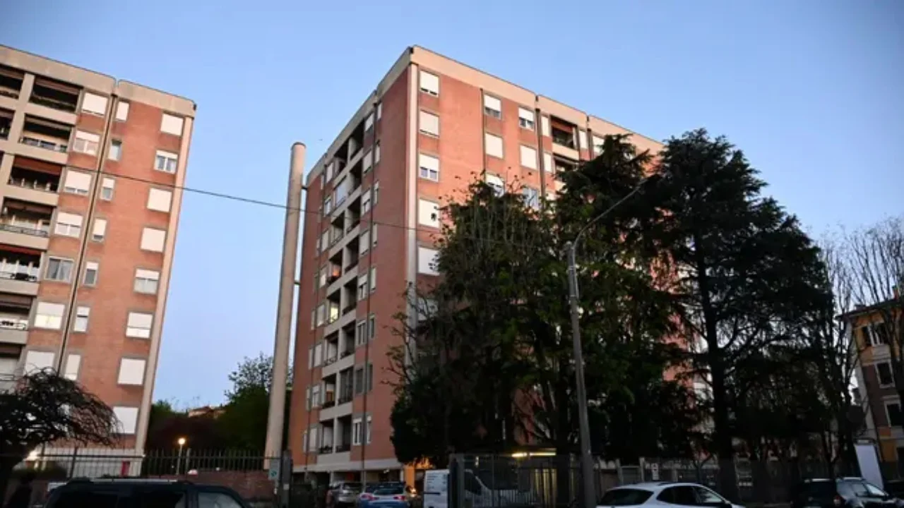 E rëndë  Një 12 vjeçar shqiptar humb jetën pasi rrëzohet nga dritarja e një ndërtese