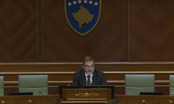 Gola i vetëm në Kuvend si nënkryetar  S është fer të tërhiqen paralele mes Vetëvendosjes dhe Listës Serbe