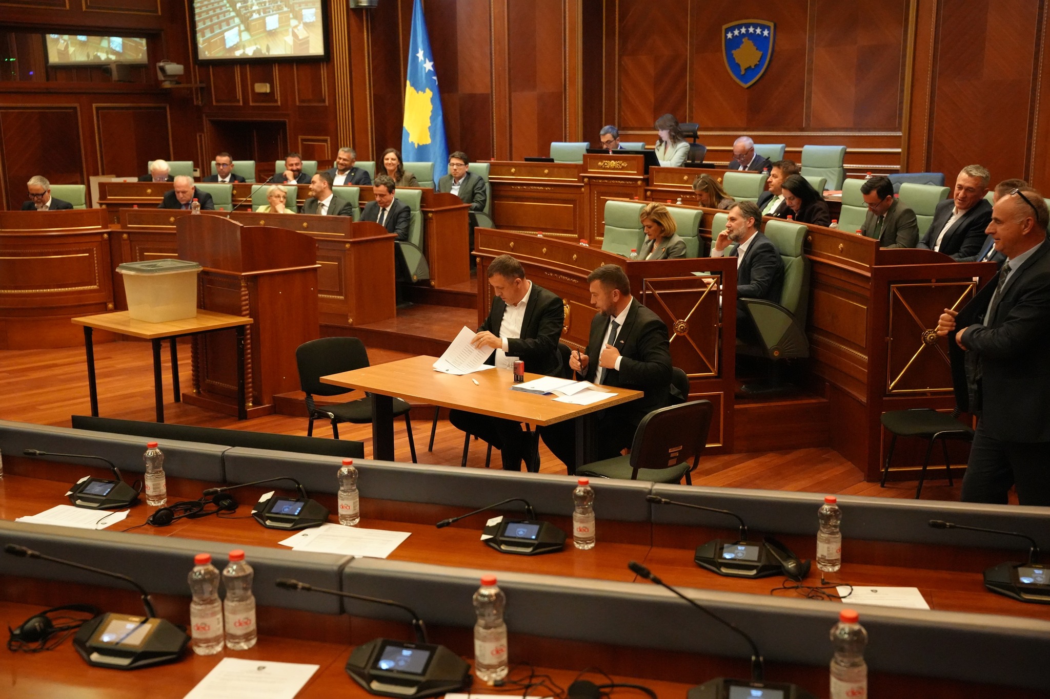 Më pak se dy orë deri në përfundimin e afatit kushtetues