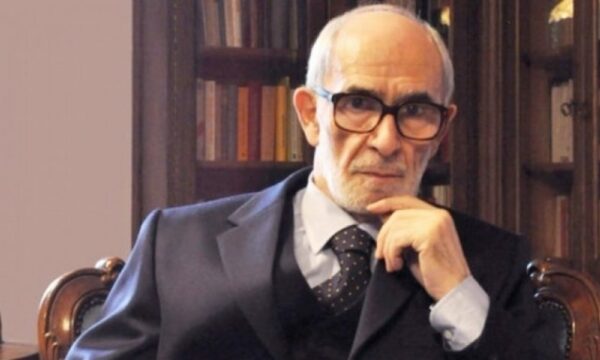 Ndahet nga jeta Rexhep Qosja  nipi i tij e jep lajmin