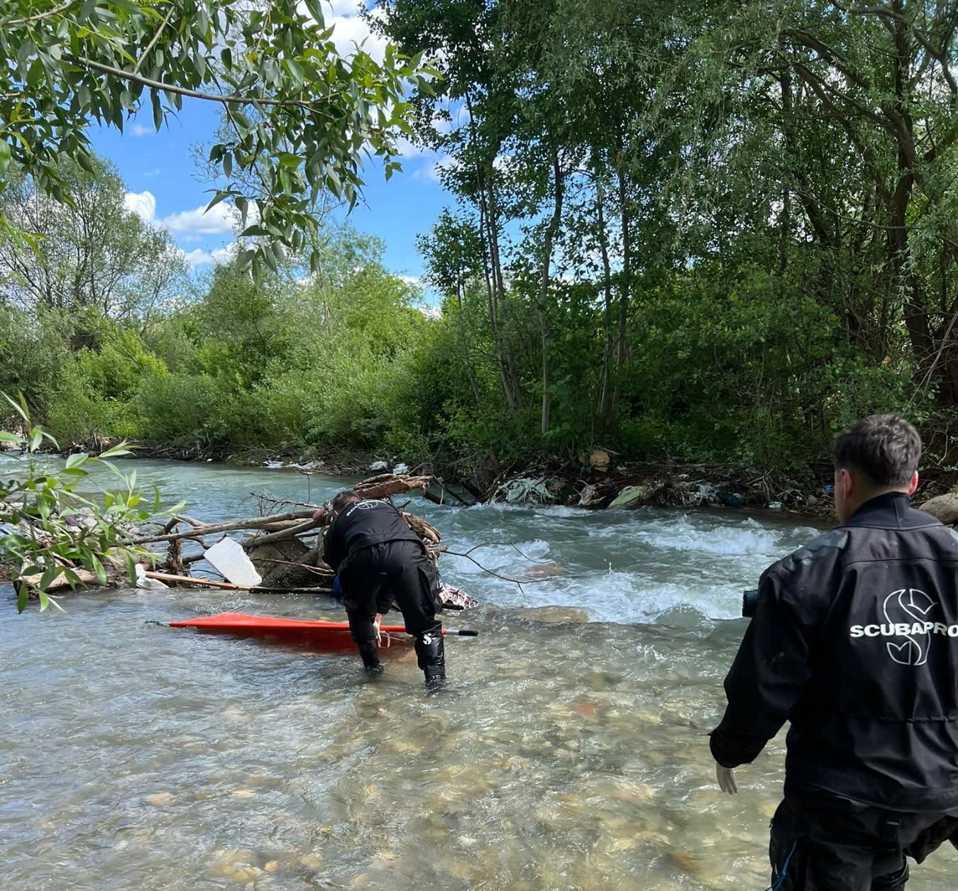 Pamje nga lumi Lumbardhë ku u gjet pa shenja jete 55 vjeçarja e zhdukur prej dy ditësh
