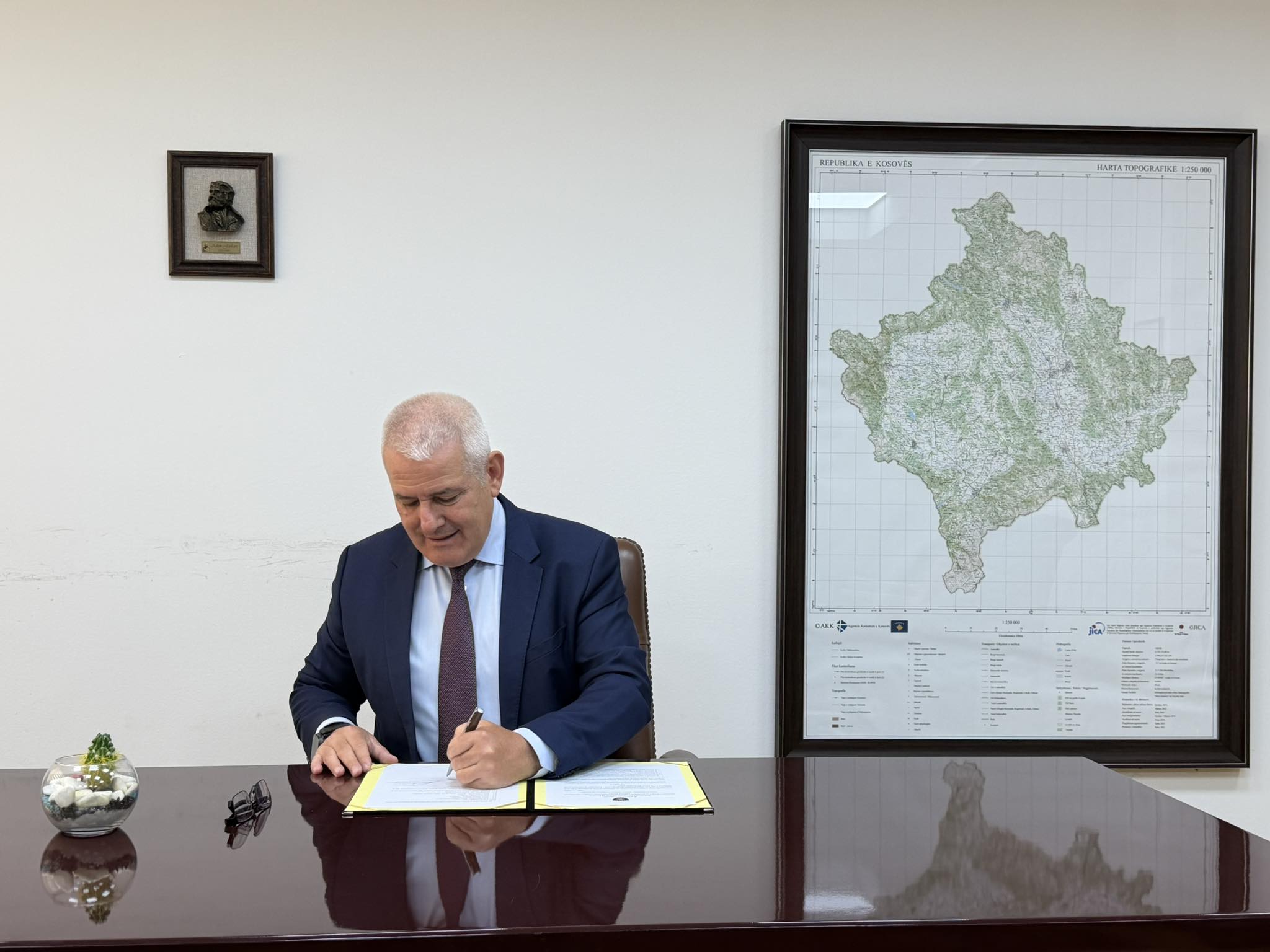 Sveçla bën hapin e parë për themelimin e xhandarmërisë së Kosovës
